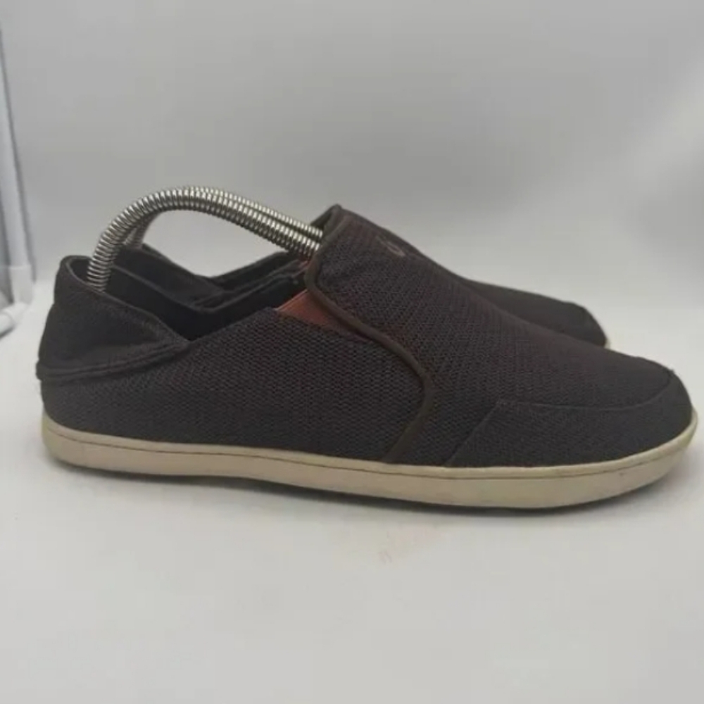 Mesh sliding in loafers